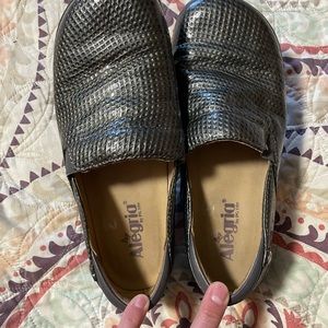 Alegria clogs